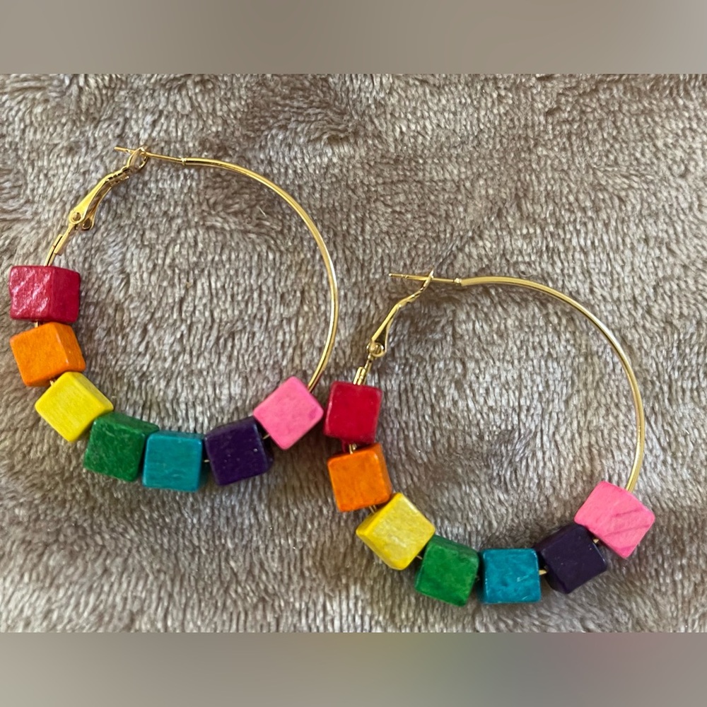 Boutique colorful blocks on hoop earring. Gold hardware NW0T - Picture 2 of 6